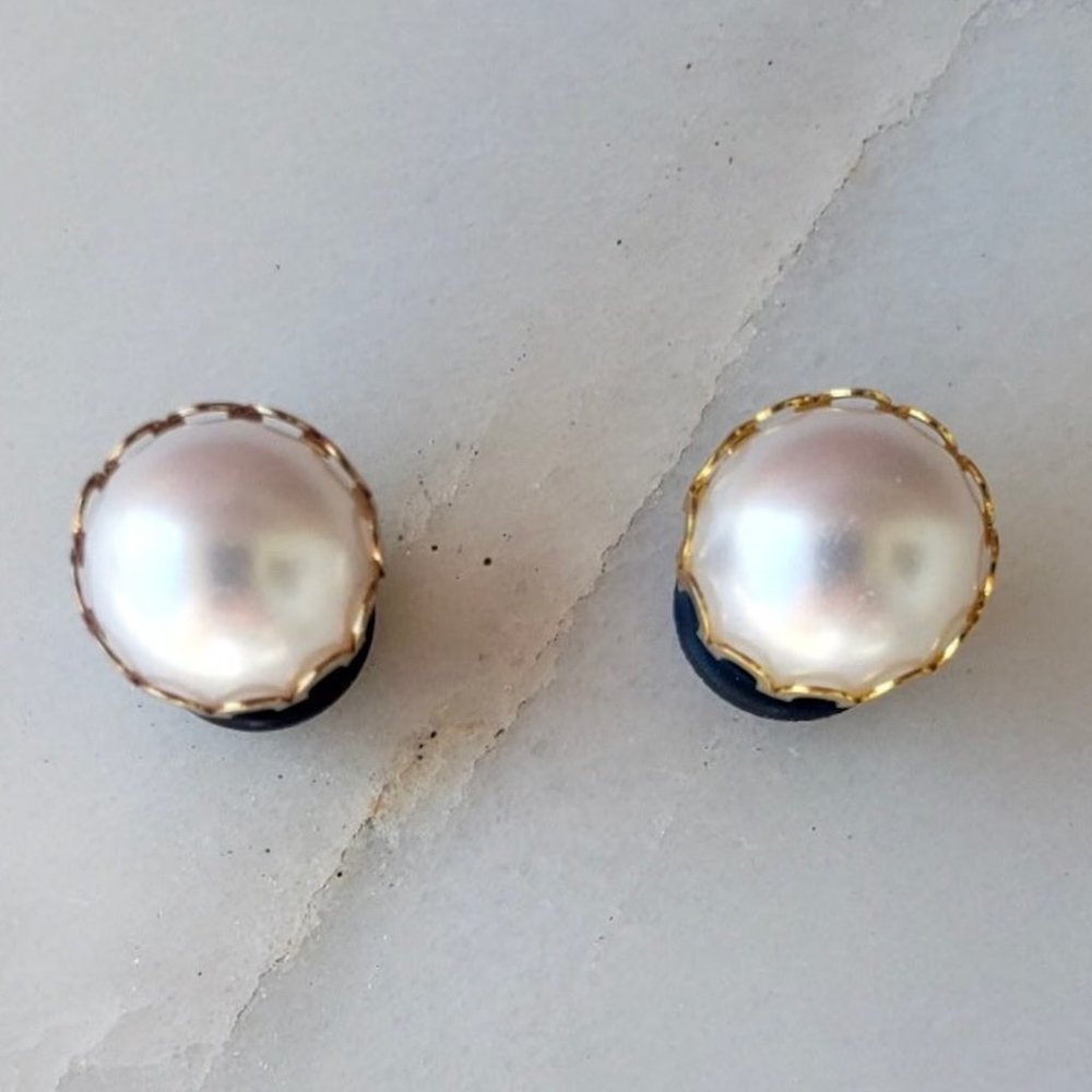 NWOT / Pearl & Gold tone 4g single plug